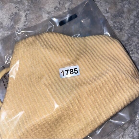 🏷️ 5 for $25 - SHOWPO Ribbed Bikini Top - Picture 5 of 5